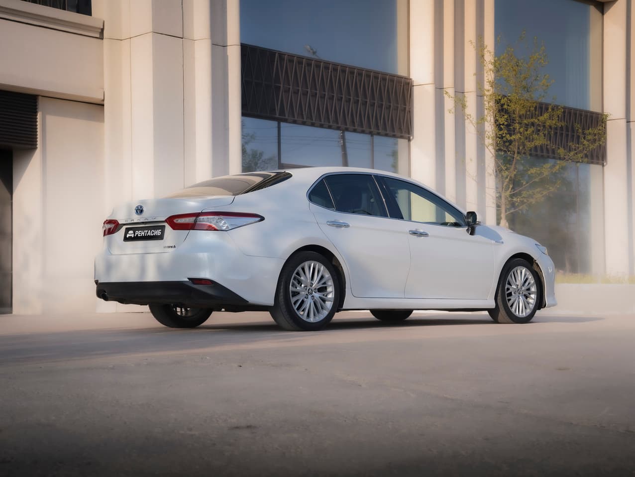 Toyota Camry Hybrid 2