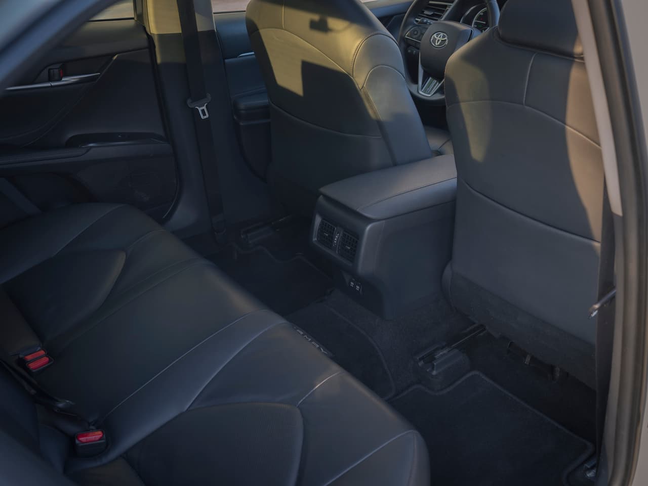 Toyota Camry Hybrid 12