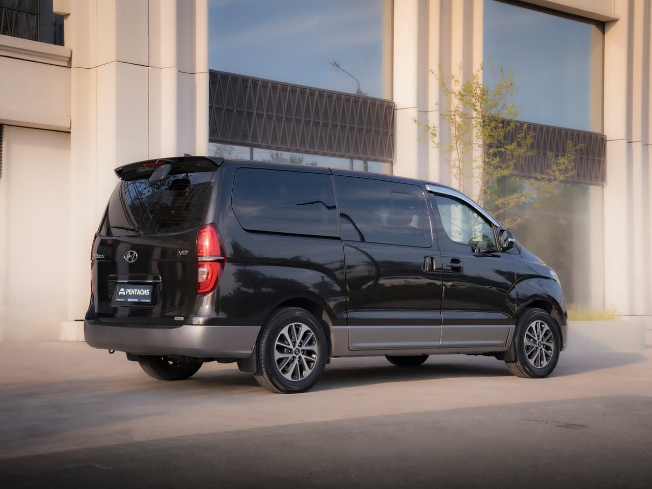 Hyundai Grand Starex 2