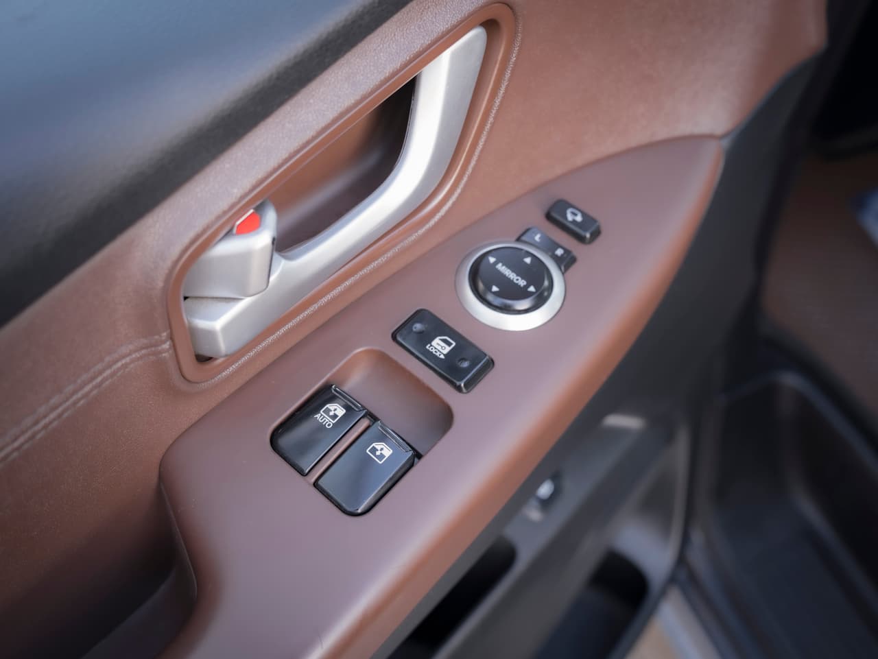 Hyundai Grand Starex 8