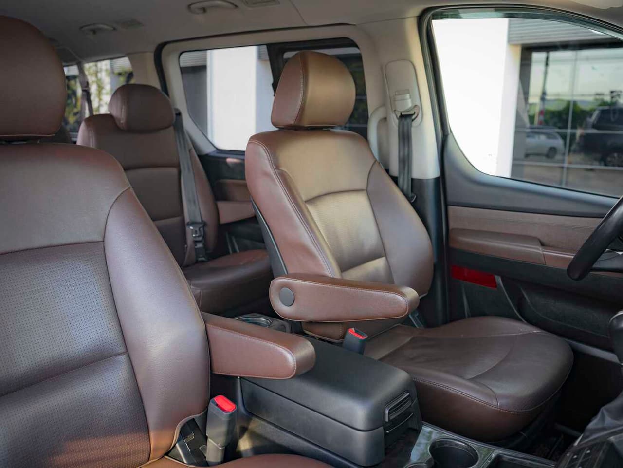 Hyundai Grand Starex 9