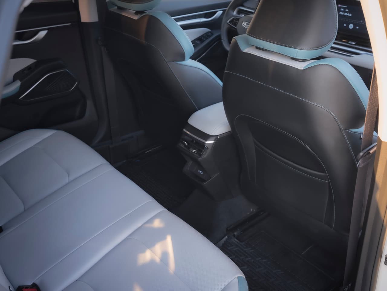 Geely Emgrand 2023 7