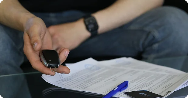 Мужчина заключивший котракт