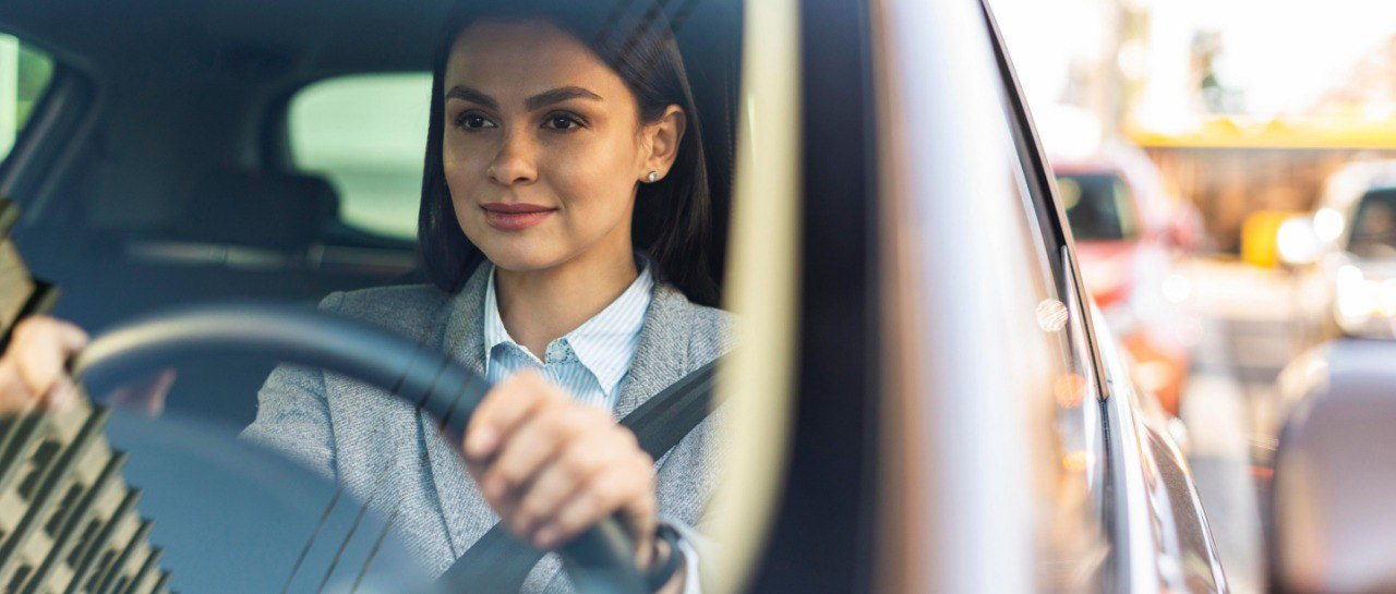 Девушка за рулем